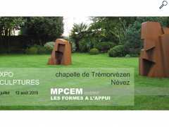 photo de expo sculptures de l'artiste sculpteur MPCEM à la chapelle de Trémorvézen de Névez
